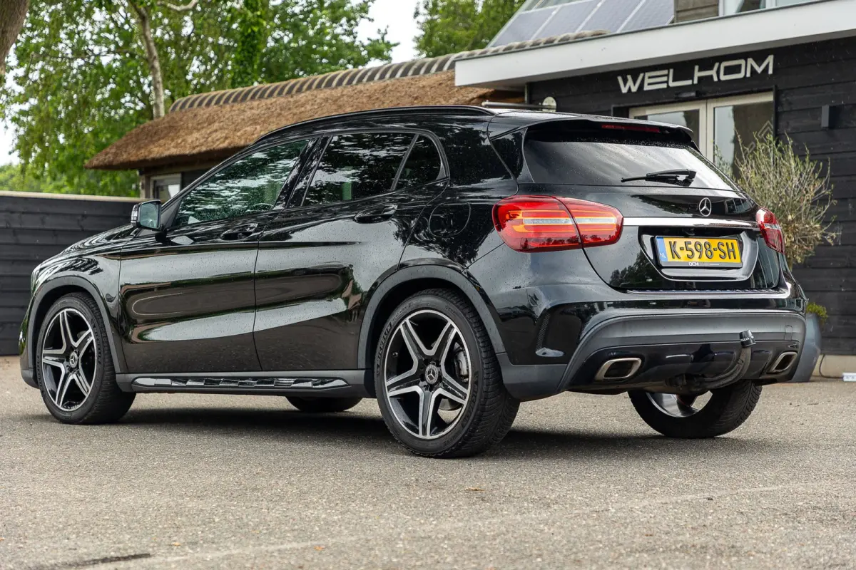 180 Business Solution AMG Night Upgrade I Trekhaak I Cruise I Navigatie I 19 Inch I Led I Camera