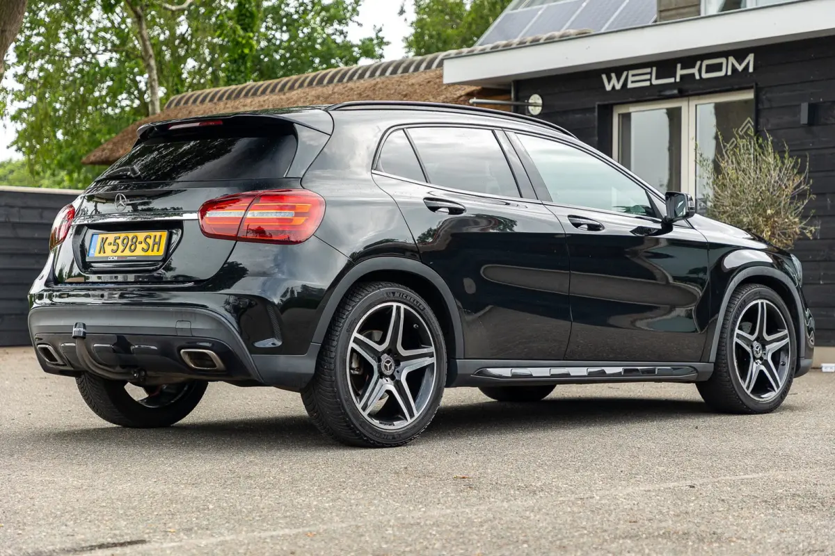180 Business Solution AMG Night Upgrade I Trekhaak I Cruise I Navigatie I 19 Inch I Led I Camera