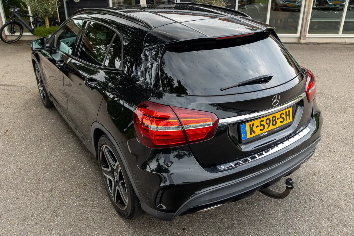 180 Business Solution AMG Night Upgrade I Trekhaak I Cruise I Navigatie I 19 Inch I Led I Camera