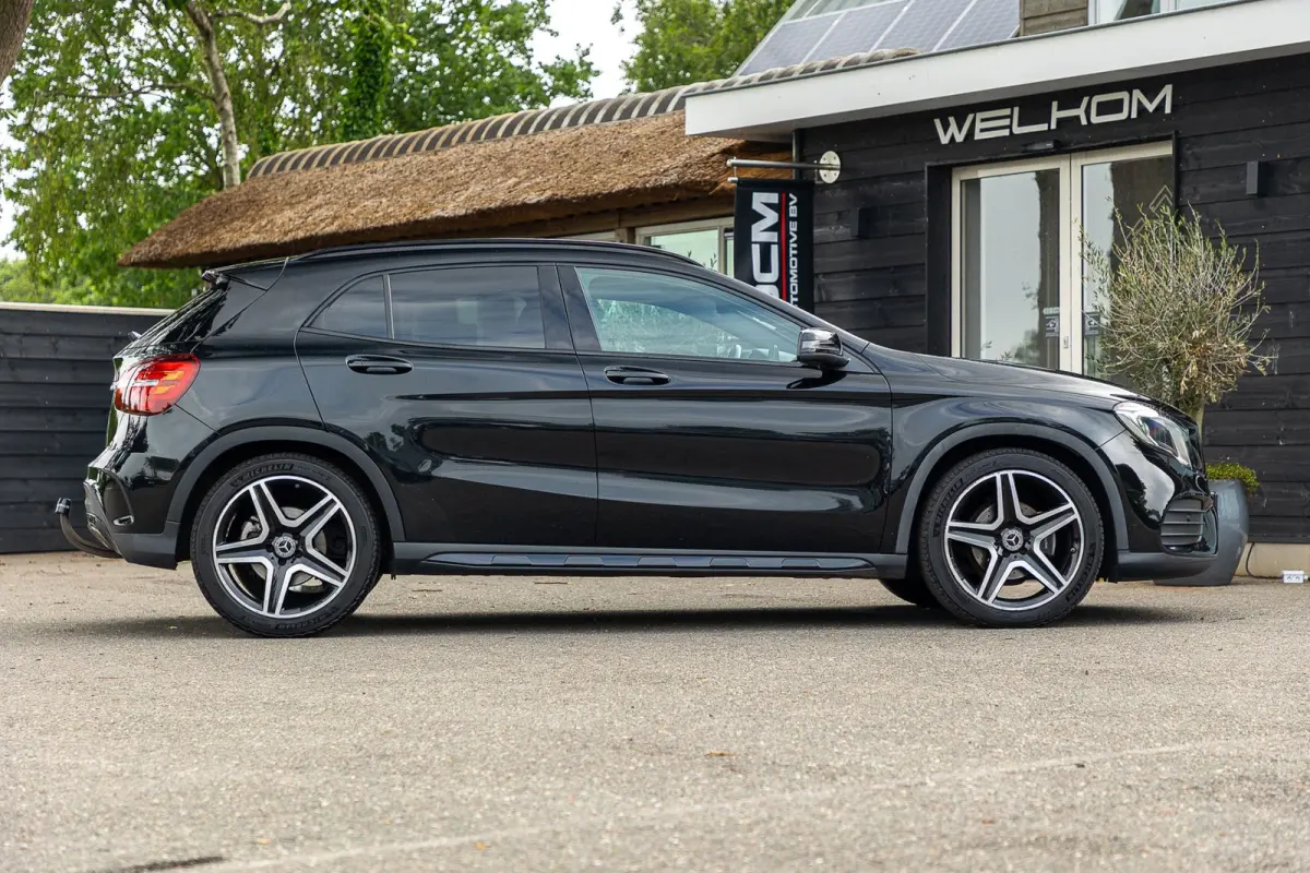 180 Business Solution AMG Night Upgrade I Trekhaak I Cruise I Navigatie I 19 Inch I Led I Camera