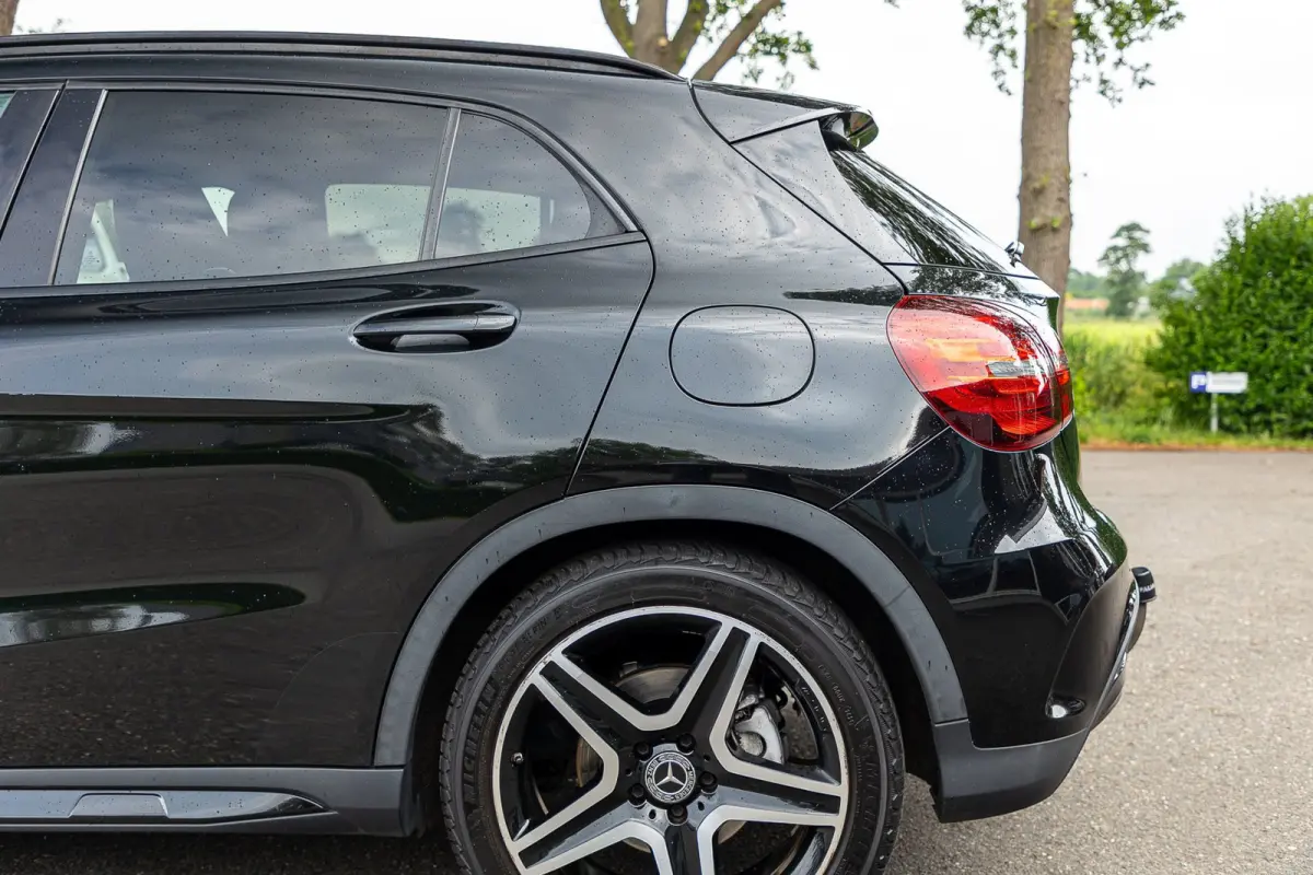 180 Business Solution AMG Night Upgrade I Trekhaak I Cruise I Navigatie I 19 Inch I Led I Camera