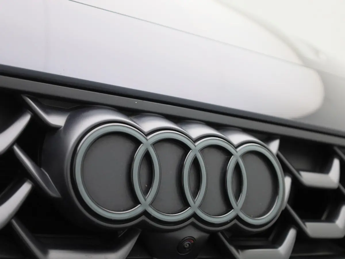 Limousine 2.0 quattro S edition 299 PK | S-line | Automaat | Navigatie | Panorama glasdak | Trekhaak | 360 Camera | Matrix LED | Apple Carplay | Android Auto | Sfeerverlichting | Lichtmetale