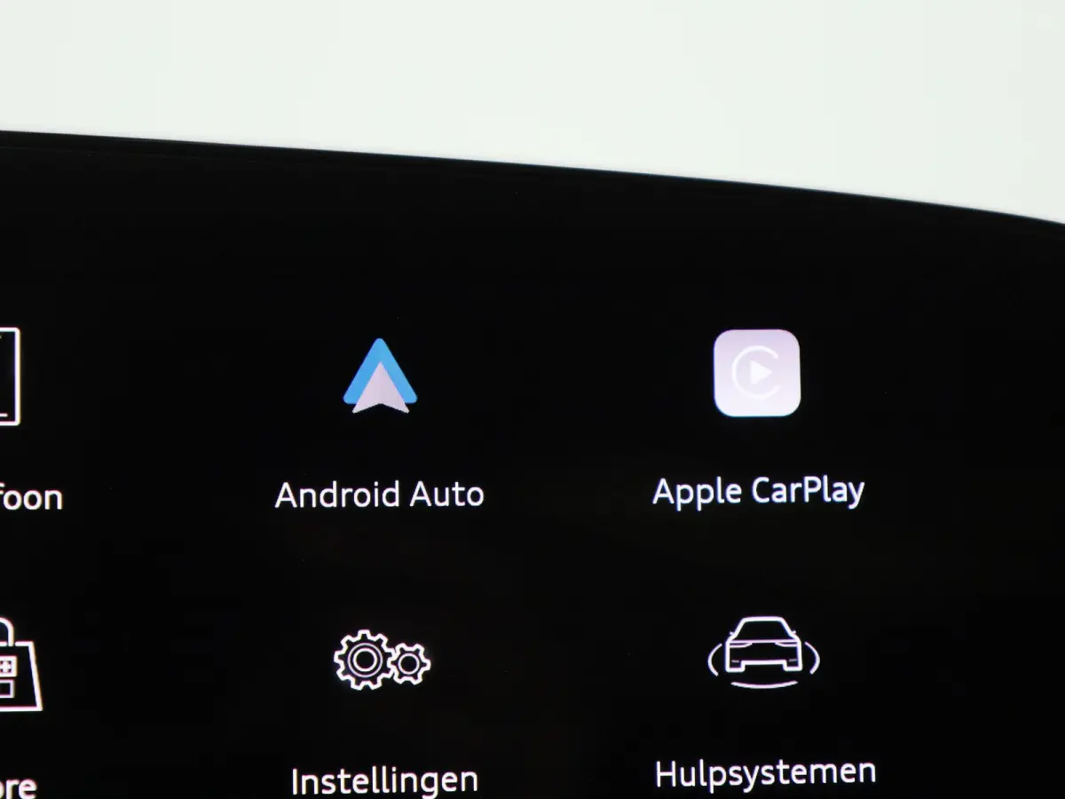 Limousine 2.0 quattro S edition 299 PK | S-line | Automaat | Navigatie | Panorama glasdak | Trekhaak | 360 Camera | Matrix LED | Apple Carplay | Android Auto | Sfeerverlichting | Lichtmetale