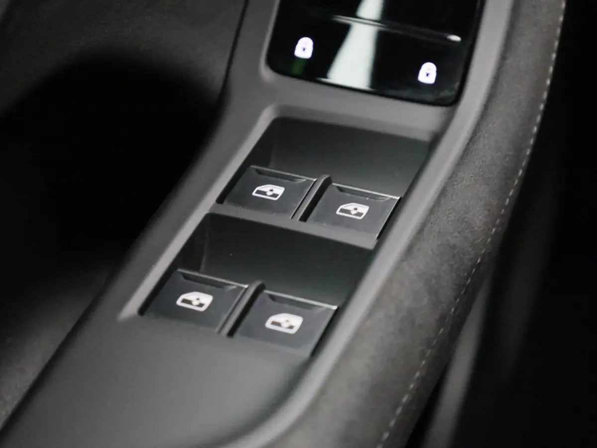 Limousine 2.0 quattro S edition 299 PK | S-line | Automaat | Navigatie | Panorama glasdak | Trekhaak | 360 Camera | Matrix LED | Apple Carplay | Android Auto | Sfeerverlichting | Lichtmetale