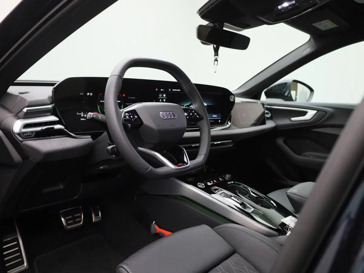 Limousine 2.0 quattro S edition 299 PK | S-line | Automaat | Navigatie | Panorama glasdak | Trekhaak | 360 Camera | Matrix LED | Apple Carplay | Android Auto | Sfeerverlichting | Lichtmetale