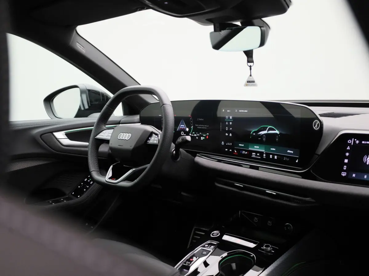 Limousine 2.0 quattro S edition 299 PK | S-line | Automaat | Navigatie | Panorama glasdak | Trekhaak | 360 Camera | Matrix LED | Apple Carplay | Android Auto | Sfeerverlichting | Lichtmetale