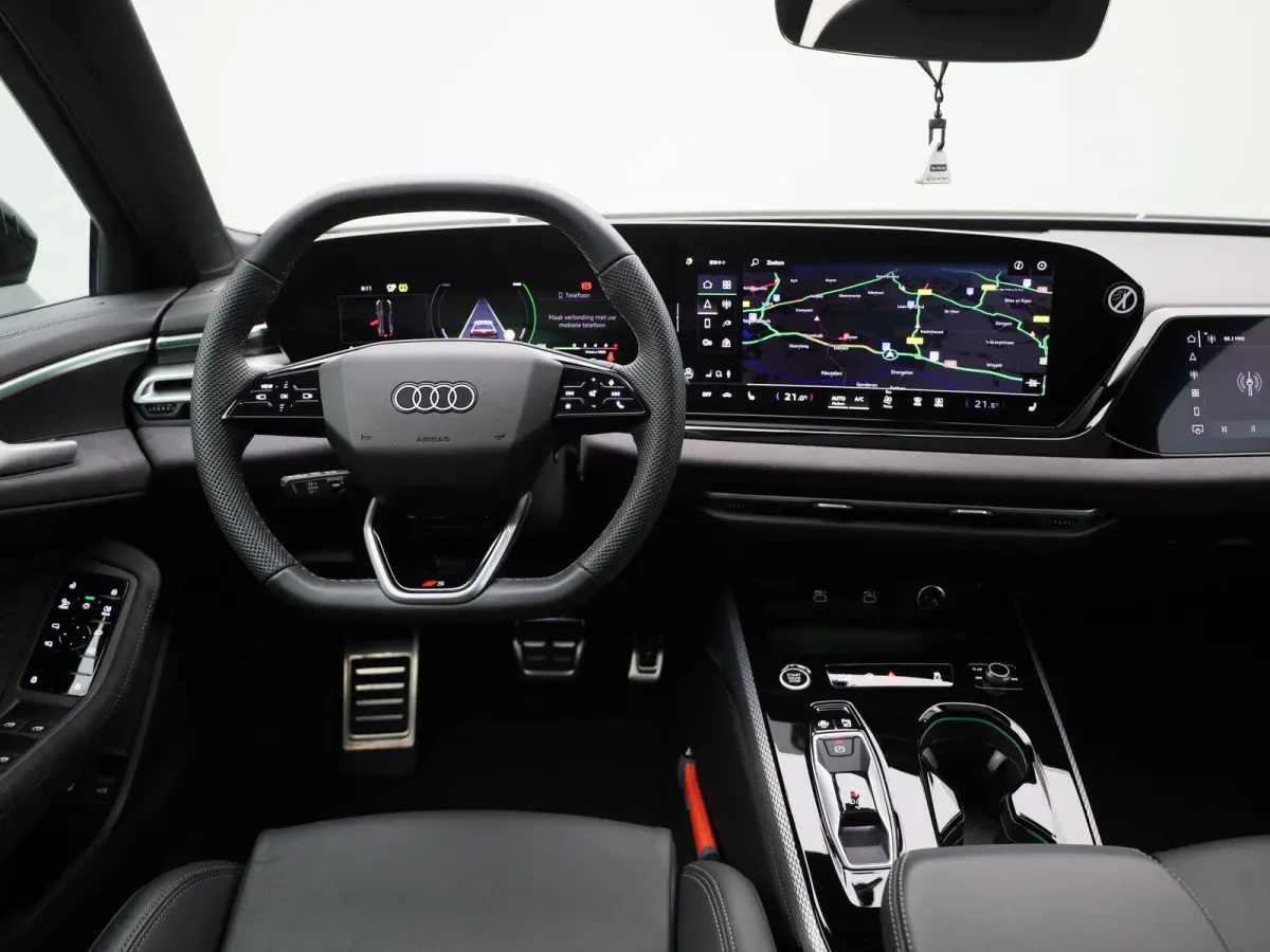 Limousine 2.0 quattro S edition 299 PK | S-line | Automaat | Navigatie | Panorama glasdak | Trekhaak | 360 Camera | Matrix LED | Apple Carplay | Android Auto | Sfeerverlichting | Lichtmetale