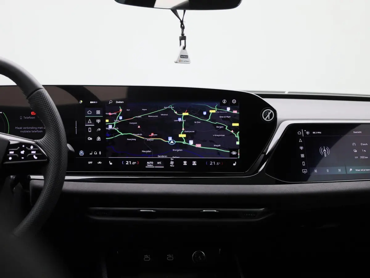 Limousine 2.0 quattro S edition 299 PK | S-line | Automaat | Navigatie | Panorama glasdak | Trekhaak | 360 Camera | Matrix LED | Apple Carplay | Android Auto | Sfeerverlichting | Lichtmetale