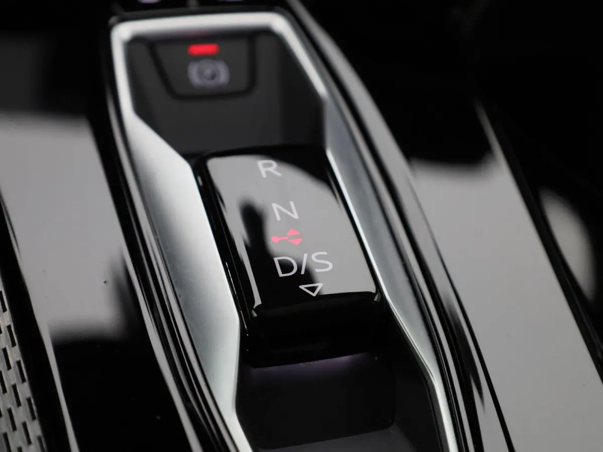 Limousine 2.0 quattro S edition 299 PK | S-line | Automaat | Navigatie | Panorama glasdak | Trekhaak | 360 Camera | Matrix LED | Apple Carplay | Android Auto | Sfeerverlichting | Lichtmetale