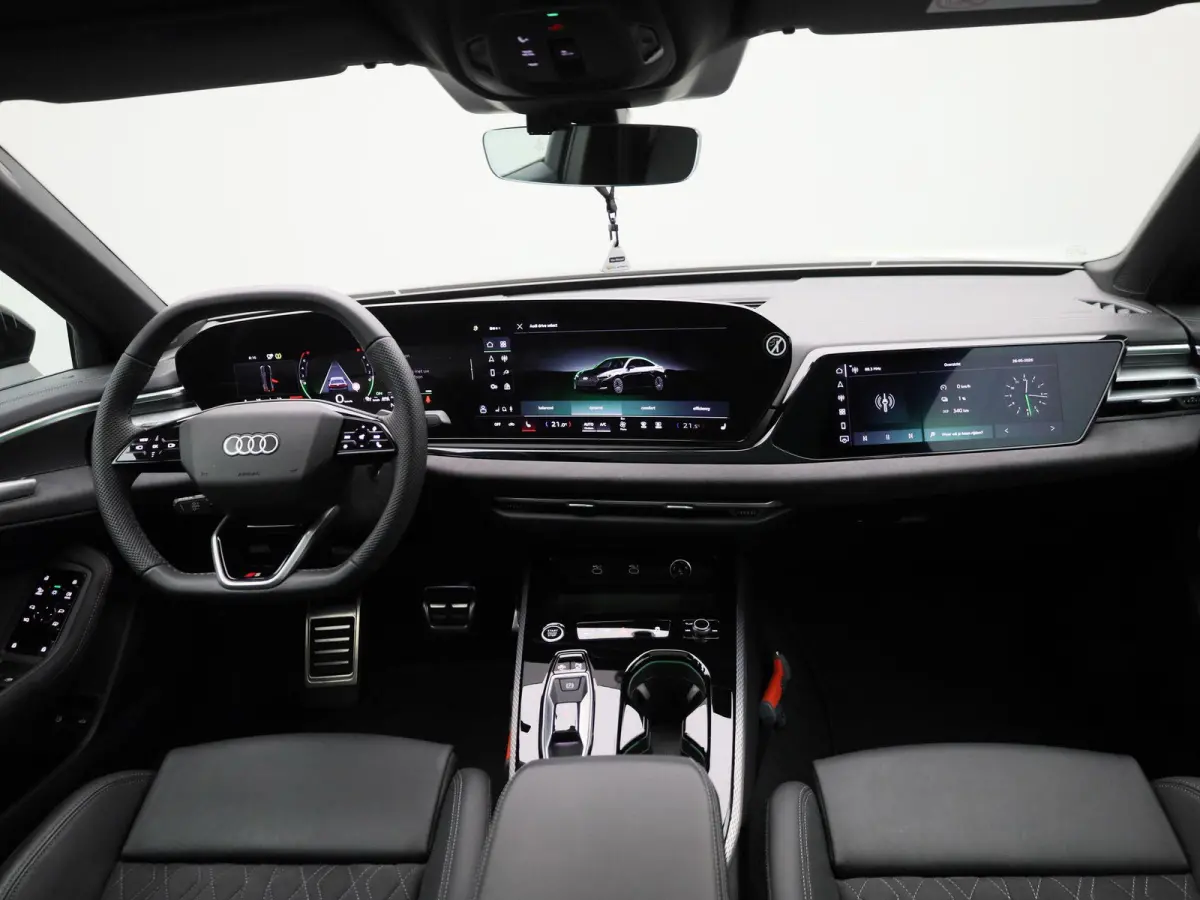 Limousine 2.0 quattro S edition 299 PK | S-line | Automaat | Navigatie | Panorama glasdak | Trekhaak | 360 Camera | Matrix LED | Apple Carplay | Android Auto | Sfeerverlichting | Lichtmetale