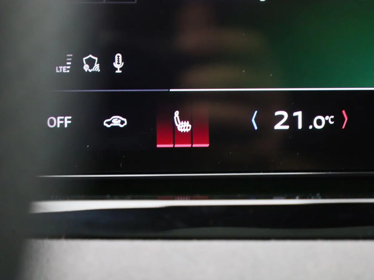 Limousine 2.0 quattro S edition 299 PK | S-line | Automaat | Navigatie | Panorama glasdak | Trekhaak | 360 Camera | Matrix LED | Apple Carplay | Android Auto | Sfeerverlichting | Lichtmetale