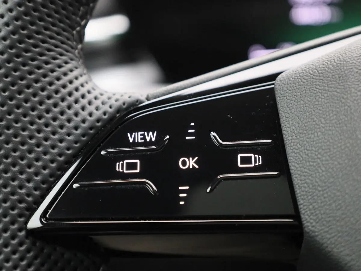 Limousine 2.0 quattro S edition 299 PK | S-line | Automaat | Navigatie | Panorama glasdak | Trekhaak | 360 Camera | Matrix LED | Apple Carplay | Android Auto | Sfeerverlichting | Lichtmetale