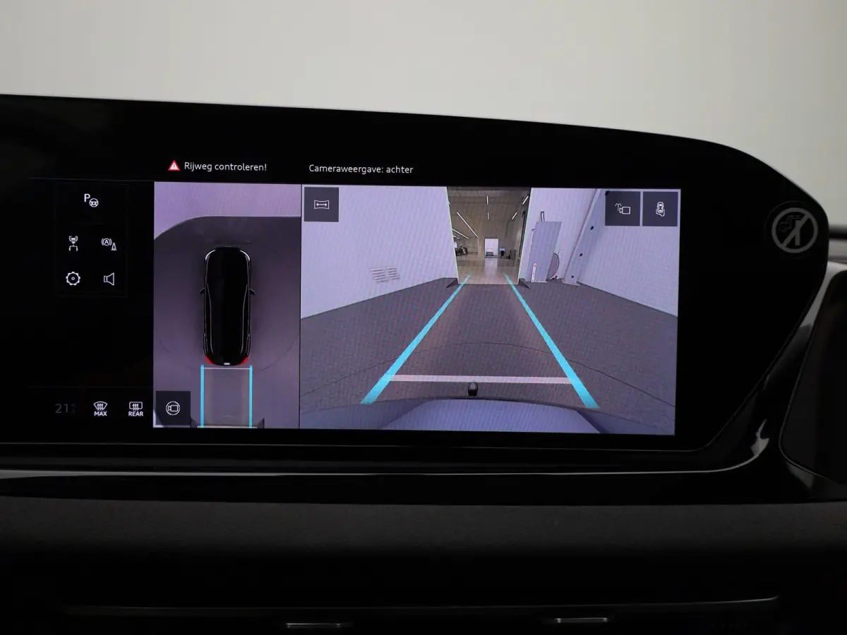 Limousine 2.0 quattro S edition 299 PK | S-line | Automaat | Navigatie | Panorama glasdak | Trekhaak | 360 Camera | Matrix LED | Apple Carplay | Android Auto | Sfeerverlichting | Lichtmetale