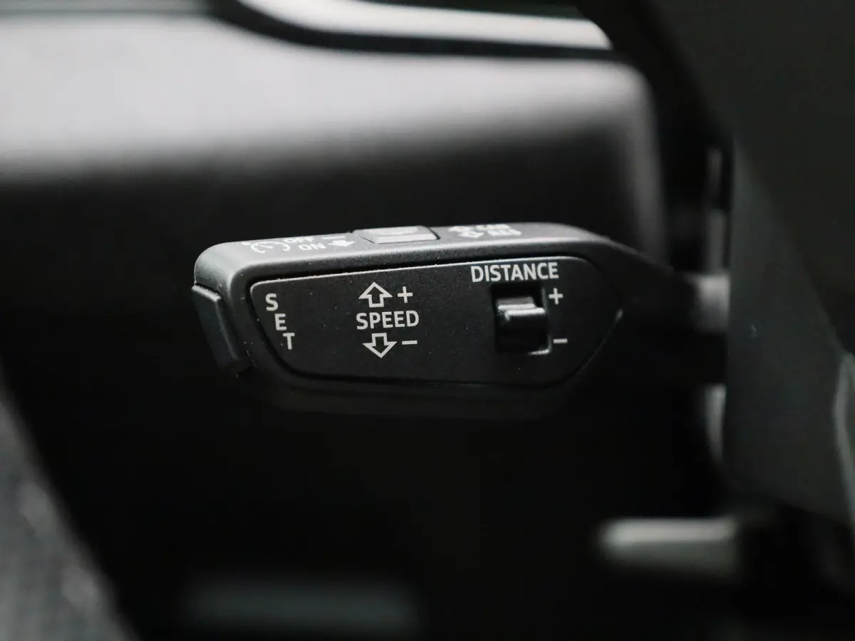 Limousine 2.0 quattro S edition 299 PK | S-line | Automaat | Navigatie | Panorama glasdak | Trekhaak | 360 Camera | Matrix LED | Apple Carplay | Android Auto | Sfeerverlichting | Lichtmetale