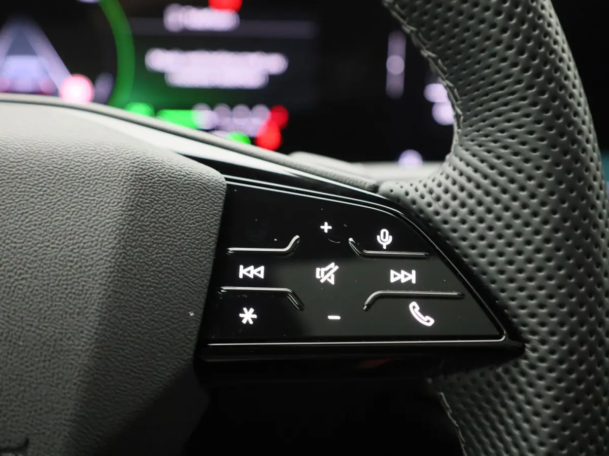 Limousine 2.0 quattro S edition 299 PK | S-line | Automaat | Navigatie | Panorama glasdak | Trekhaak | 360 Camera | Matrix LED | Apple Carplay | Android Auto | Sfeerverlichting | Lichtmetale