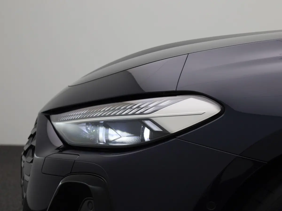 Limousine 2.0 quattro S edition 299 PK | S-line | Automaat | Navigatie | Panorama glasdak | Trekhaak | 360 Camera | Matrix LED | Apple Carplay | Android Auto | Sfeerverlichting | Lichtmetale