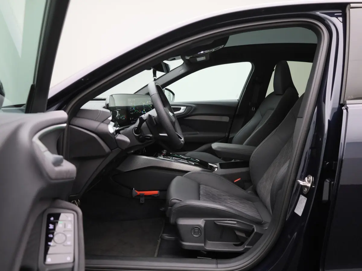 Limousine 2.0 quattro S edition 299 PK | S-line | Automaat | Navigatie | Panorama glasdak | Trekhaak | 360 Camera | Matrix LED | Apple Carplay | Android Auto | Sfeerverlichting | Lichtmetale
