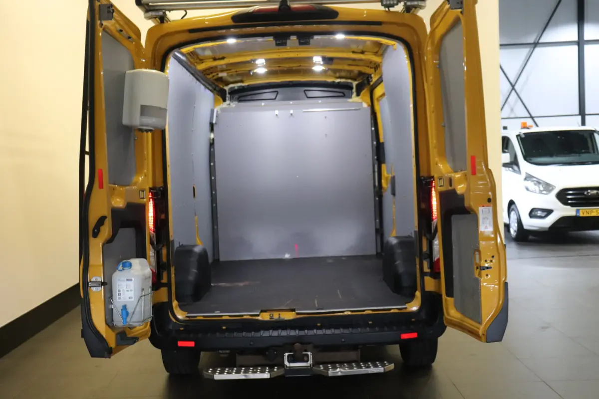 2.0 TDCI 130PK L3H2 EURO 6 - Airco - Cruise - PDC - € 13.950,- Excl.