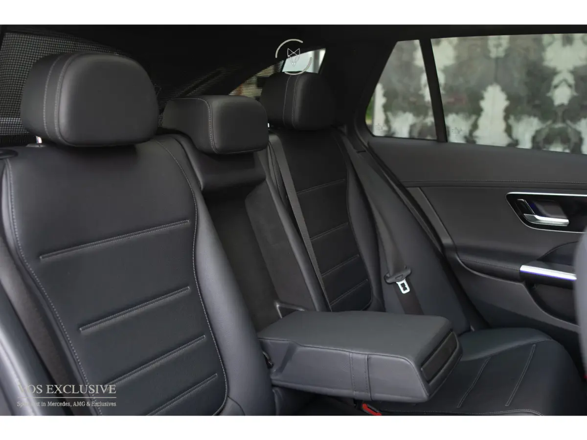 300 d AMG Night|ACC|Keyless|360°|Massage|Stoelkoeling|Mem|Pano|Standkachel|19"|Trekhaak|Digital Light