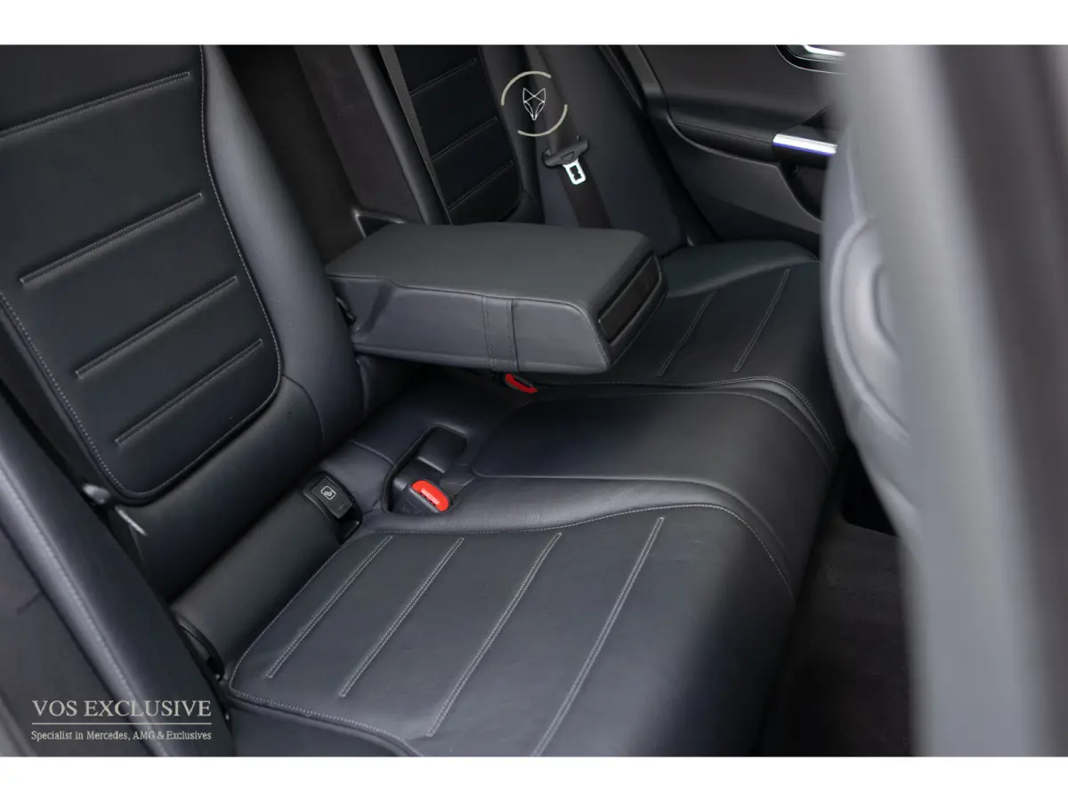 300 d AMG Night|ACC|Keyless|360°|Massage|Stoelkoeling|Mem|Pano|Standkachel|19"|Trekhaak|Digital Light