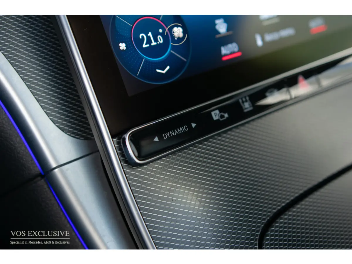 300 d AMG Night|ACC|Keyless|360°|Massage|Stoelkoeling|Mem|Pano|Standkachel|19"|Trekhaak|Digital Light