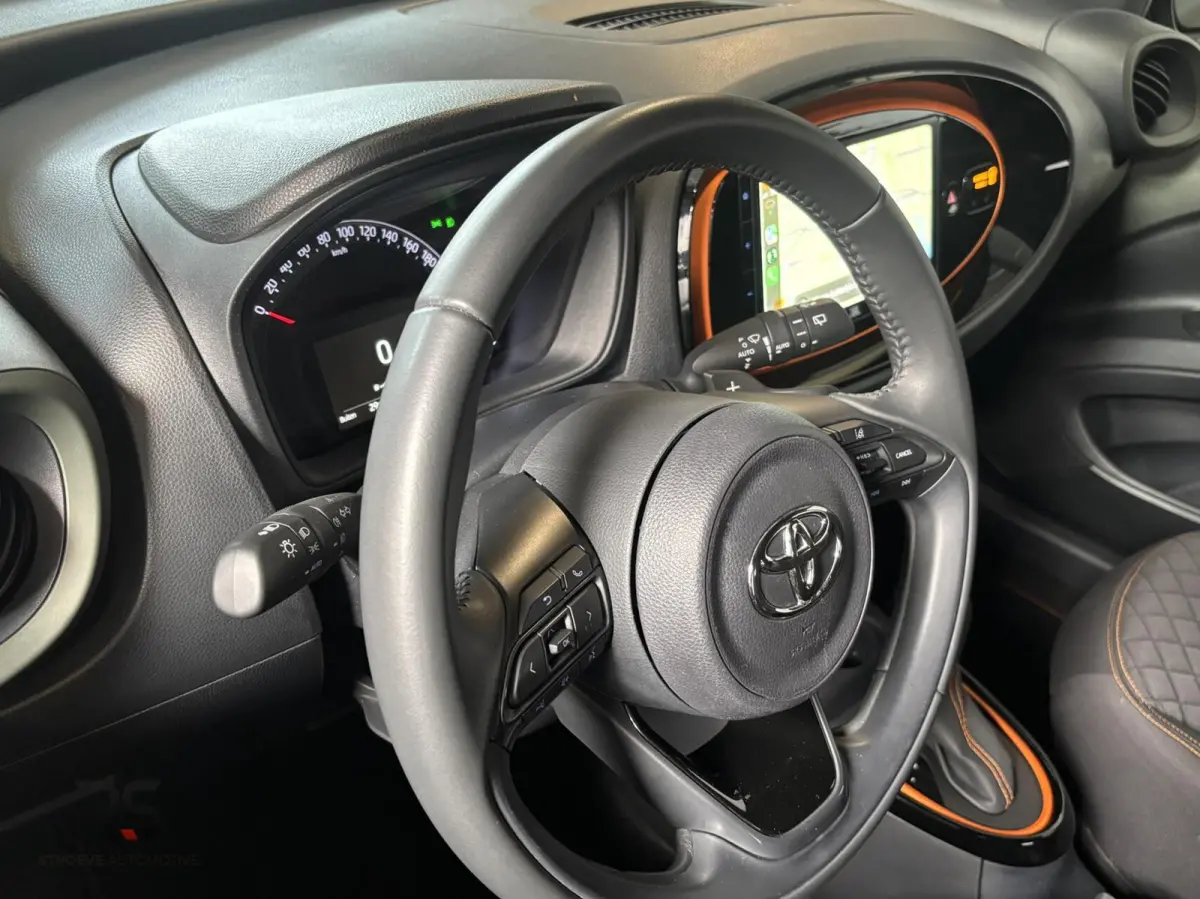 1.0 VVT-i S-CVT Limited