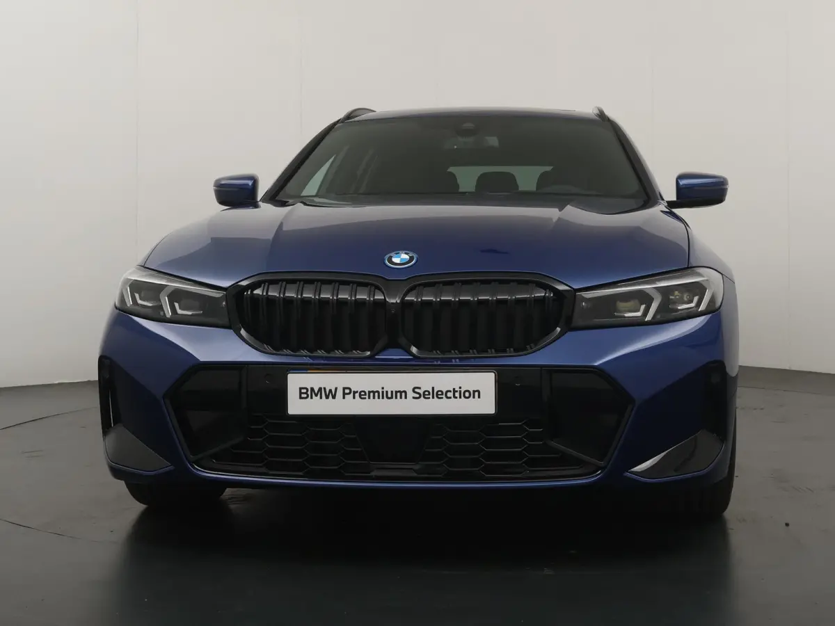 330e | SoH 100% | Individual Le Mans Blue | M Sportpakket Pro | Head-Up | Adaptive Cruise | Trekhaak | Panoramadak | Comfort Access | Stoel & Stuurverwarming