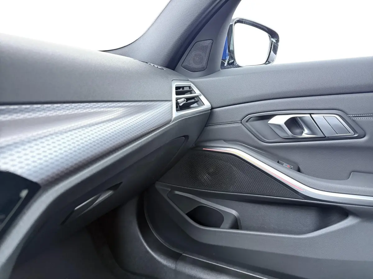 330e | SoH 100% | Individual Le Mans Blue | M Sportpakket Pro | Head-Up | Adaptive Cruise | Trekhaak | Panoramadak | Comfort Access | Stoel & Stuurverwarming