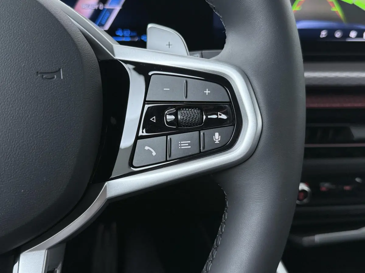 330e | SoH 100% | Individual Le Mans Blue | M Sportpakket Pro | Head-Up | Adaptive Cruise | Trekhaak | Panoramadak | Comfort Access | Stoel & Stuurverwarming
