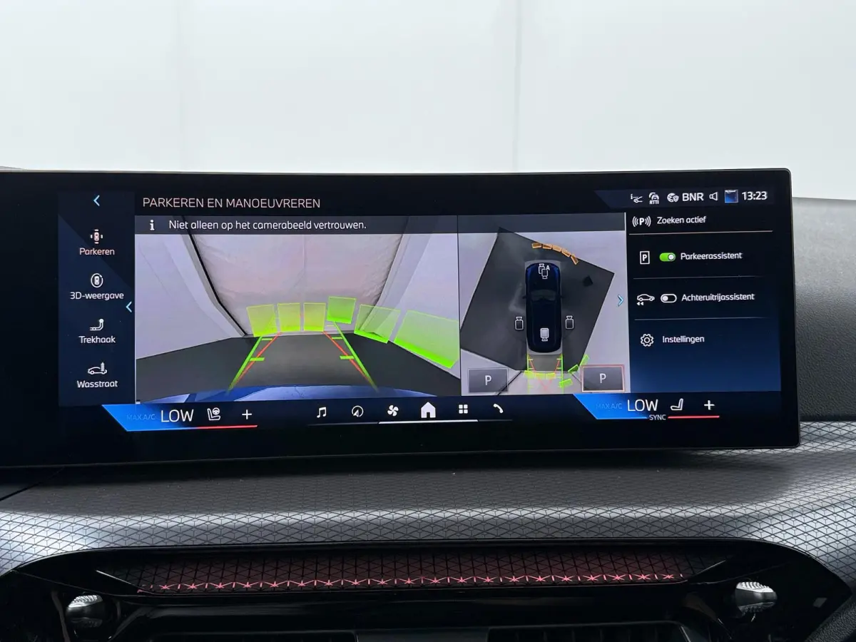 330e | SoH 100% | Individual Le Mans Blue | M Sportpakket Pro | Head-Up | Adaptive Cruise | Trekhaak | Panoramadak | Comfort Access | Stoel & Stuurverwarming