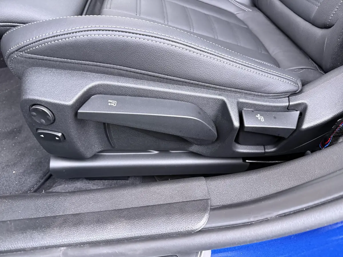 330e | SoH 100% | Individual Le Mans Blue | M Sportpakket Pro | Head-Up | Adaptive Cruise | Trekhaak | Panoramadak | Comfort Access | Stoel & Stuurverwarming