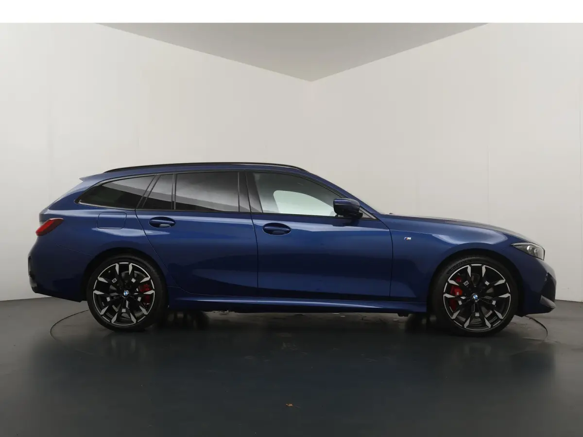 330e | SoH 100% | Individual Le Mans Blue | M Sportpakket Pro | Head-Up | Adaptive Cruise | Trekhaak | Panoramadak | Comfort Access | Stoel & Stuurverwarming