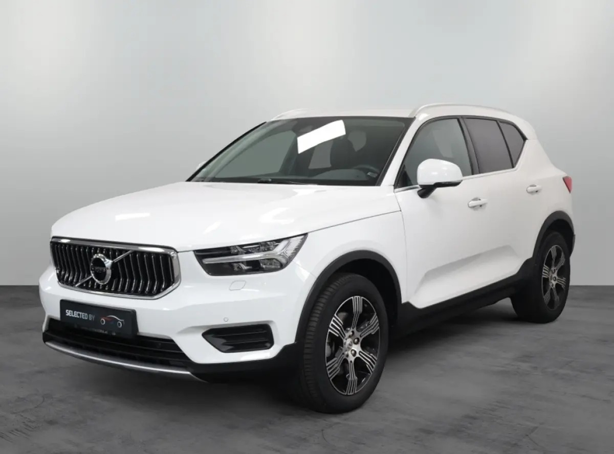 Volvo XC40 2022 Benzine Semi-automatisch leasen