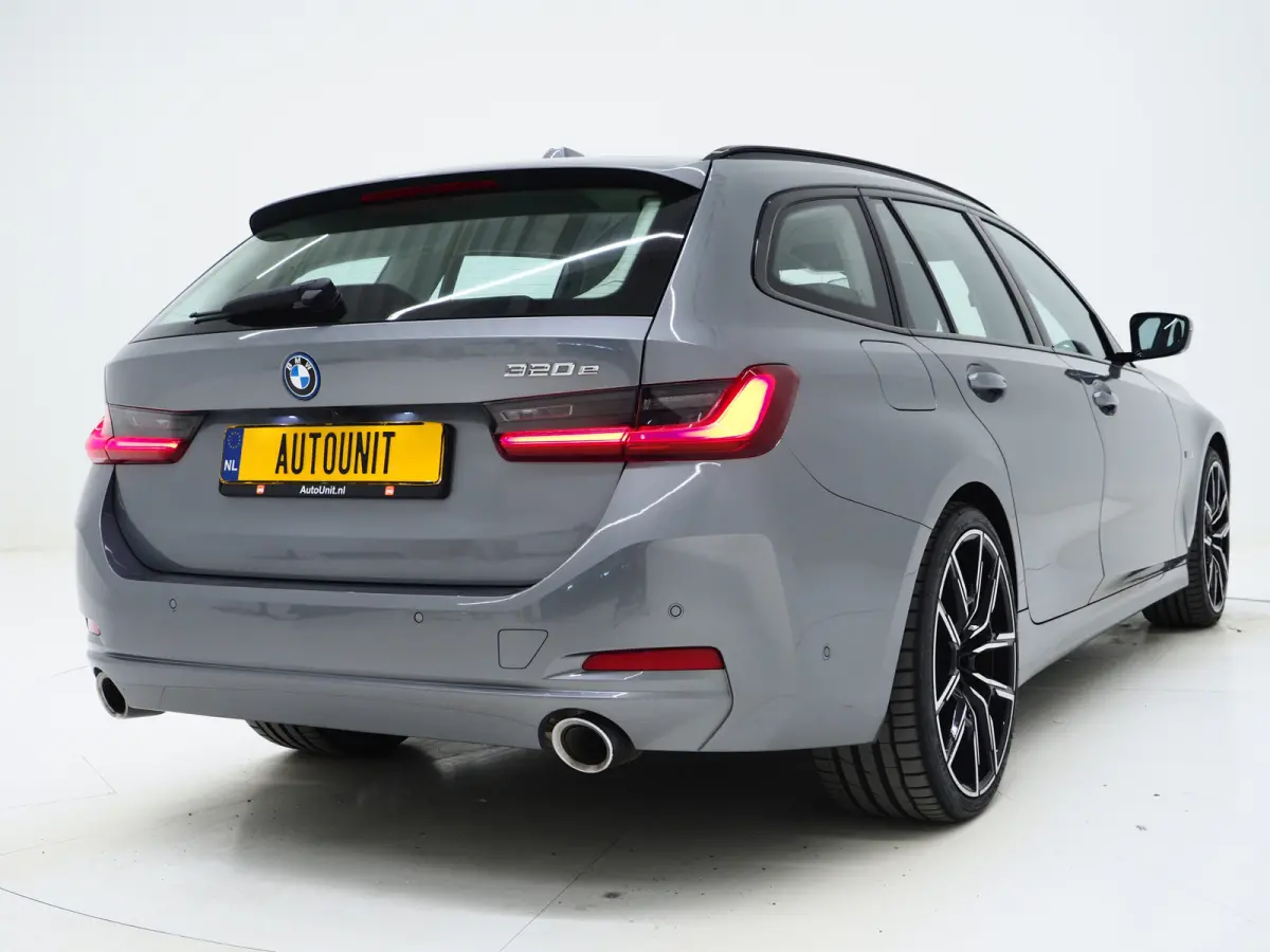 320e LCI Shadow Line | Nieuw Model | Keyless | Camera | Dodehoekdetectie | Widescreen | Carplay | Cruise | DAB | LED