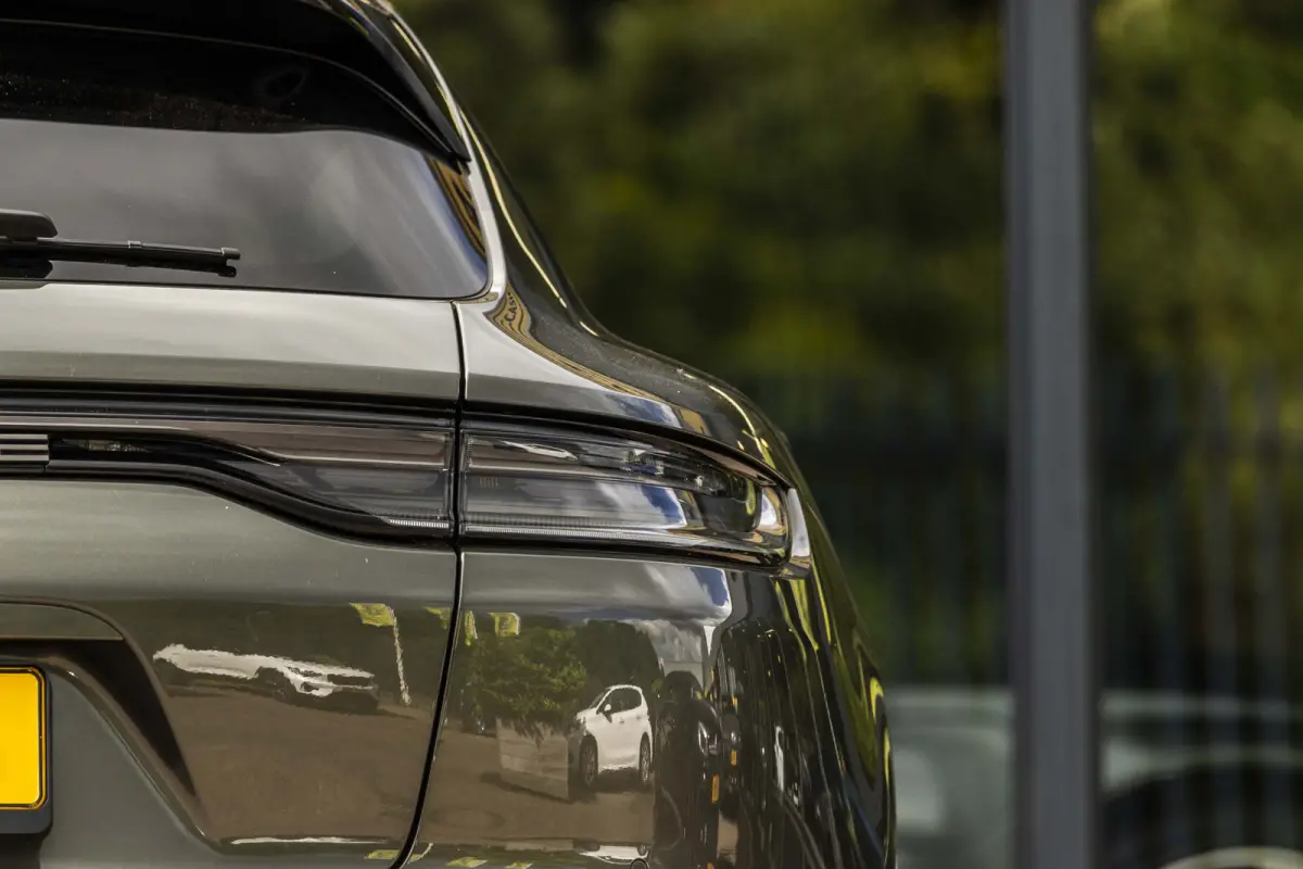 2.9 4 E-Hybrid Platinum Edition