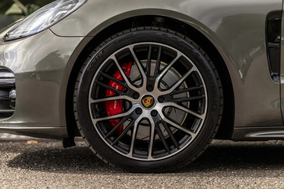 2.9 4 E-Hybrid Platinum Edition