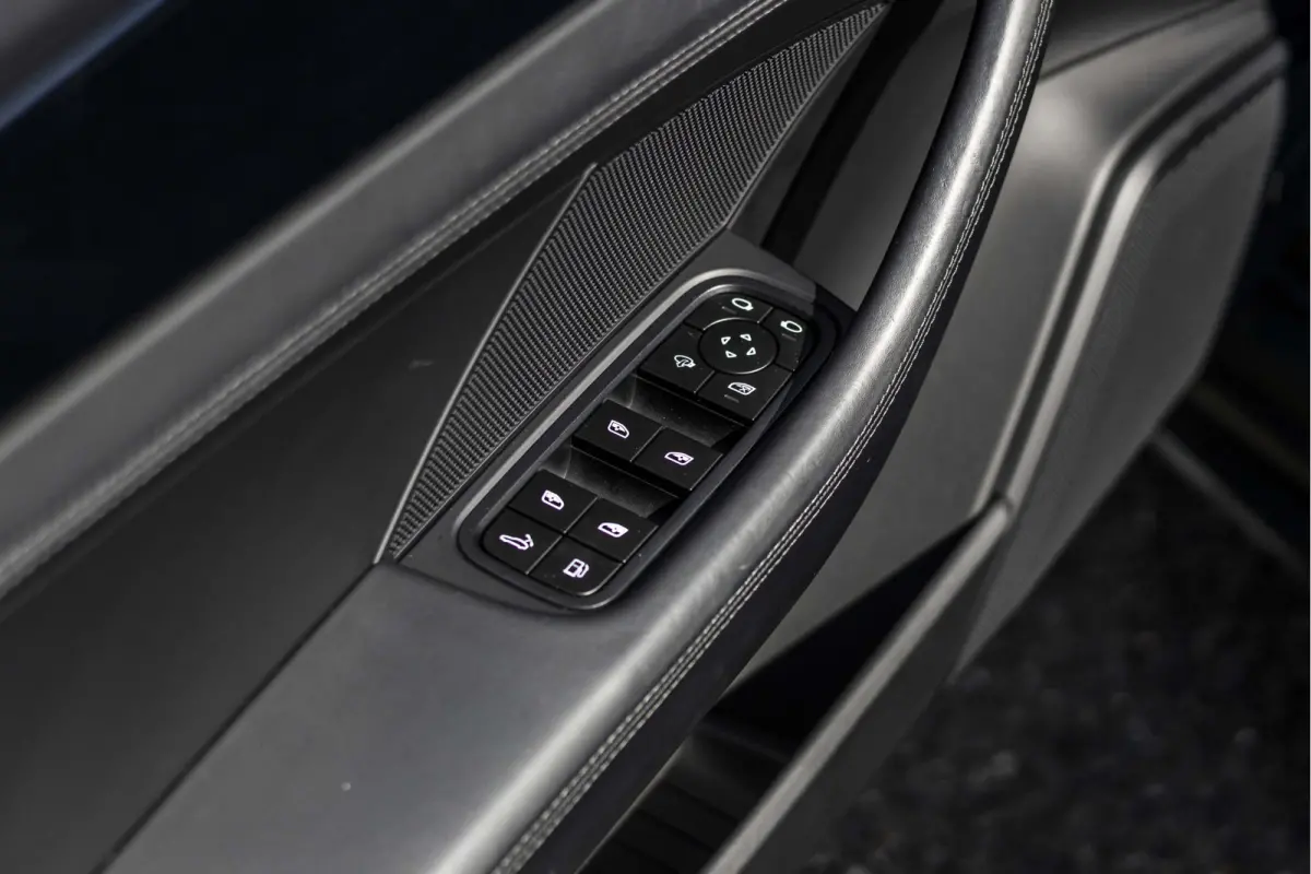 2.9 4 E-Hybrid Platinum Edition