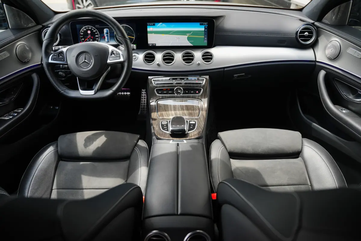 200 184 pk Prestige Plus AMG-line / Keyless/ Widescreen/ Bi-LED/ Camera/ Sfeer.Verl/ Elek.Achterklep/ Trekhaak/ 19''LMV