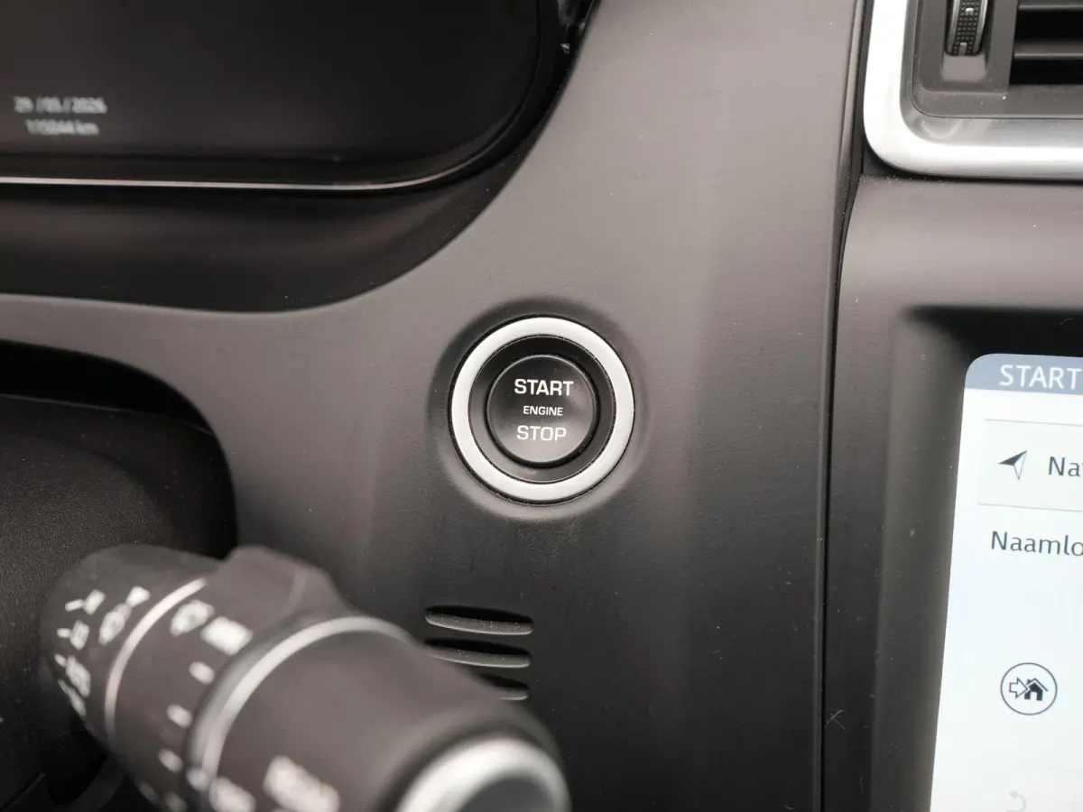 2.0 P250 AWD First Edition AUTOMAAT | TREKHAAK | HEAD-UP | VIRTUEEL | CAMERA | HSE | R-DYNAMIC | LEDER | PANORAMADAK | STOELVERWARMING & KOELING | 12 MAANDEN BOVAG GARANTIE