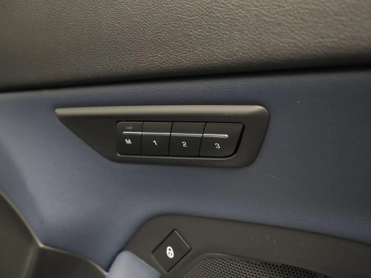 2.0 P250 AWD First Edition AUTOMAAT | TREKHAAK | HEAD-UP | VIRTUEEL | CAMERA | HSE | R-DYNAMIC | LEDER | PANORAMADAK | STOELVERWARMING & KOELING | 12 MAANDEN BOVAG GARANTIE