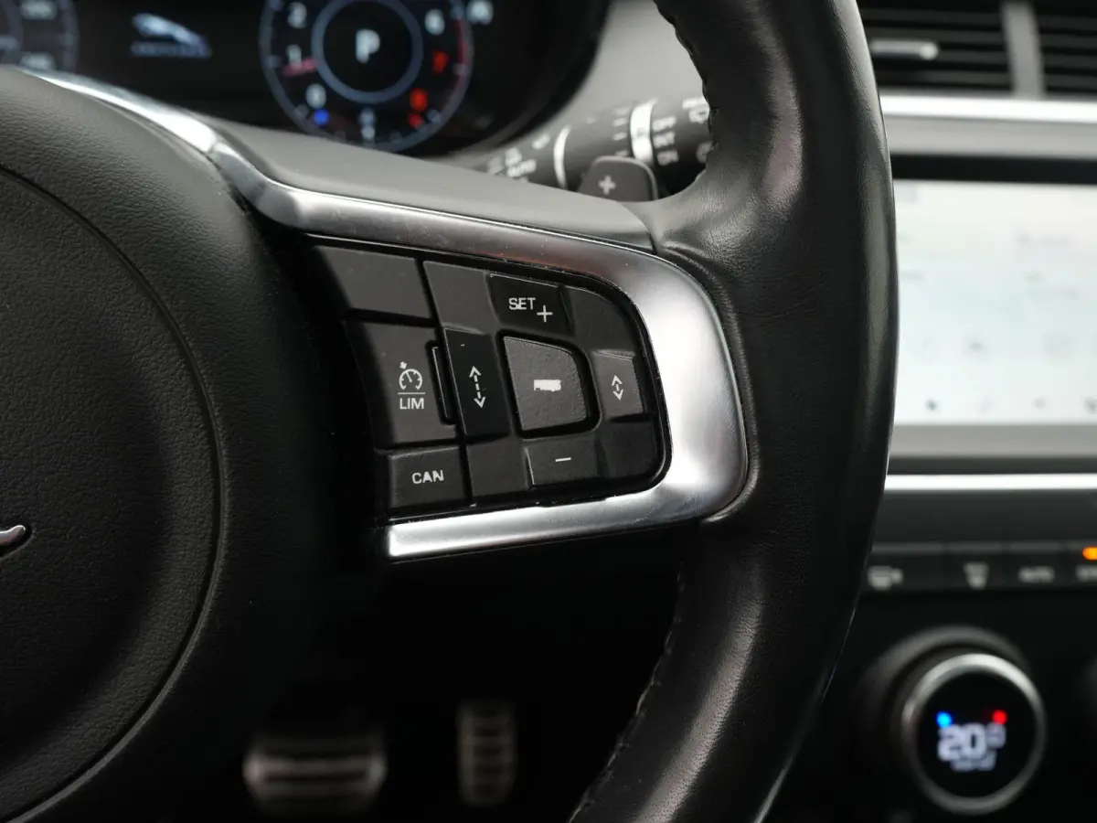 2.0 P250 AWD First Edition AUTOMAAT | TREKHAAK | HEAD-UP | VIRTUEEL | CAMERA | HSE | R-DYNAMIC | LEDER | PANORAMADAK | STOELVERWARMING & KOELING | 12 MAANDEN BOVAG GARANTIE