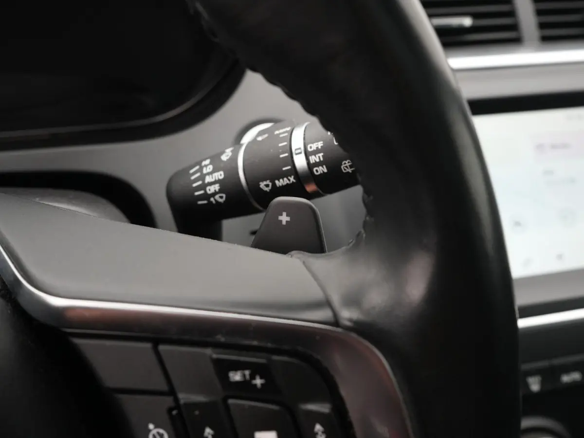 2.0 P250 AWD First Edition AUTOMAAT | TREKHAAK | HEAD-UP | VIRTUEEL | CAMERA | HSE | R-DYNAMIC | LEDER | PANORAMADAK | STOELVERWARMING & KOELING | 12 MAANDEN BOVAG GARANTIE