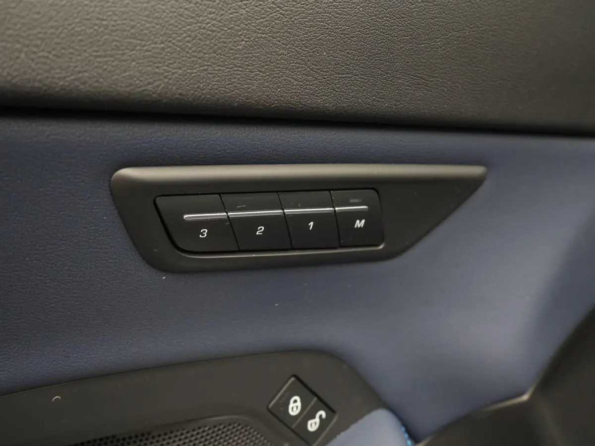 2.0 P250 AWD First Edition AUTOMAAT | TREKHAAK | HEAD-UP | VIRTUEEL | CAMERA | HSE | R-DYNAMIC | LEDER | PANORAMADAK | STOELVERWARMING & KOELING | 12 MAANDEN BOVAG GARANTIE