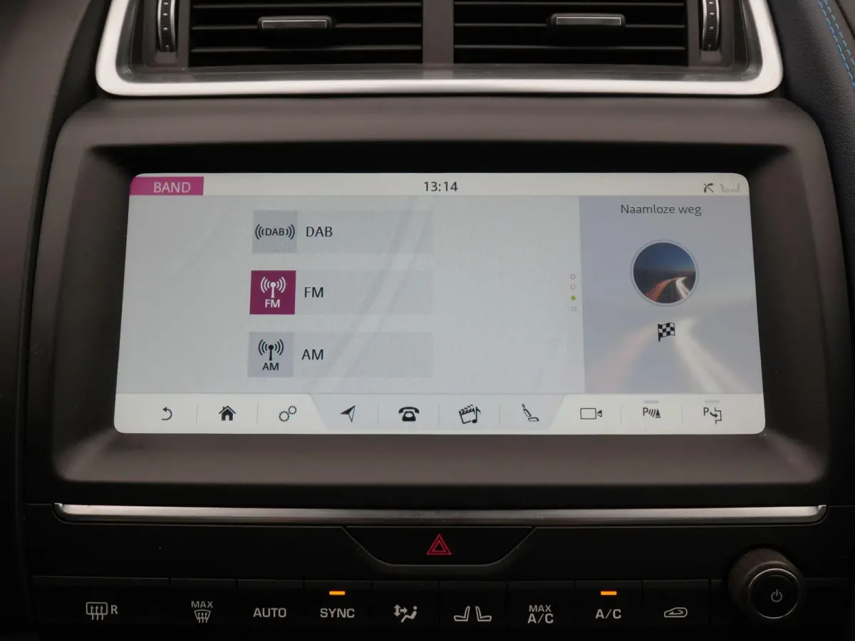 2.0 P250 AWD First Edition AUTOMAAT | TREKHAAK | HEAD-UP | VIRTUEEL | CAMERA | HSE | R-DYNAMIC | LEDER | PANORAMADAK | STOELVERWARMING & KOELING | 12 MAANDEN BOVAG GARANTIE