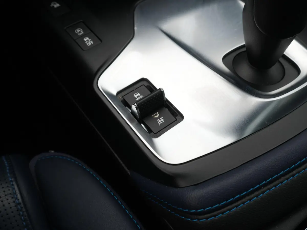 2.0 P250 AWD First Edition AUTOMAAT | TREKHAAK | HEAD-UP | VIRTUEEL | CAMERA | HSE | R-DYNAMIC | LEDER | PANORAMADAK | STOELVERWARMING & KOELING | 12 MAANDEN BOVAG GARANTIE