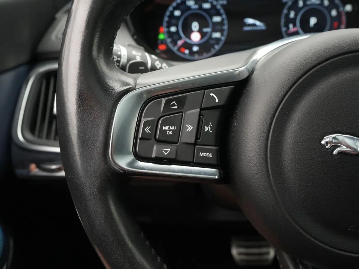 2.0 P250 AWD First Edition AUTOMAAT | TREKHAAK | HEAD-UP | VIRTUEEL | CAMERA | HSE | R-DYNAMIC | LEDER | PANORAMADAK | STOELVERWARMING & KOELING | 12 MAANDEN BOVAG GARANTIE