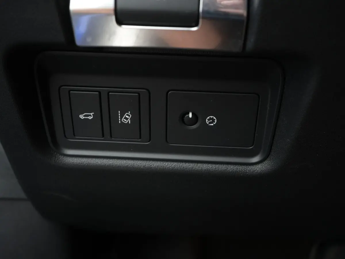 2.0 P250 AWD First Edition AUTOMAAT | TREKHAAK | HEAD-UP | VIRTUEEL | CAMERA | HSE | R-DYNAMIC | LEDER | PANORAMADAK | STOELVERWARMING & KOELING | 12 MAANDEN BOVAG GARANTIE