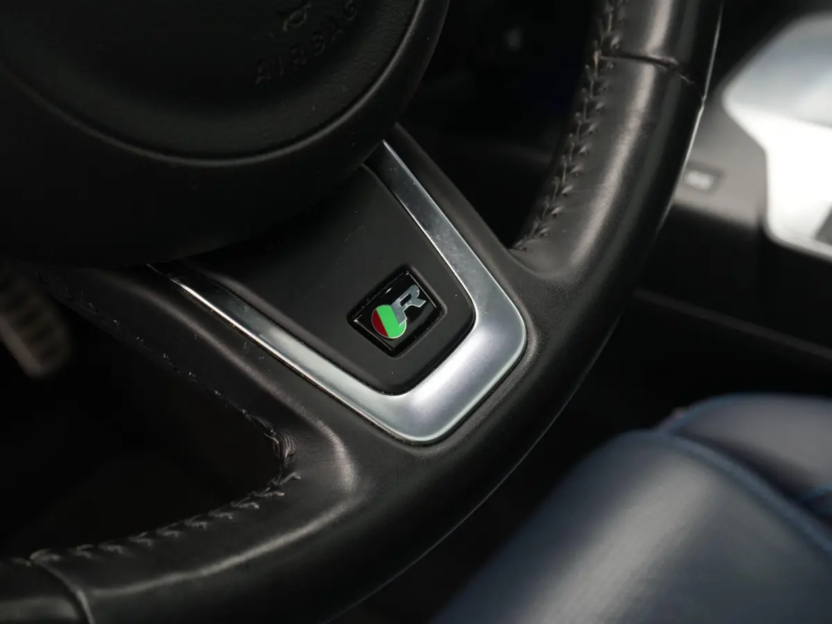 2.0 P250 AWD First Edition AUTOMAAT | TREKHAAK | HEAD-UP | VIRTUEEL | CAMERA | HSE | R-DYNAMIC | LEDER | PANORAMADAK | STOELVERWARMING & KOELING | 12 MAANDEN BOVAG GARANTIE