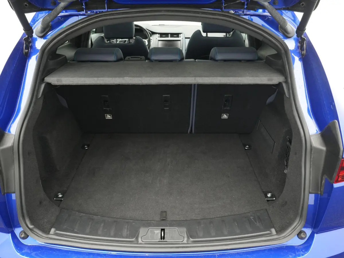 2.0 P250 AWD First Edition AUTOMAAT | TREKHAAK | HEAD-UP | VIRTUEEL | CAMERA | HSE | R-DYNAMIC | LEDER | PANORAMADAK | STOELVERWARMING & KOELING | 12 MAANDEN BOVAG GARANTIE