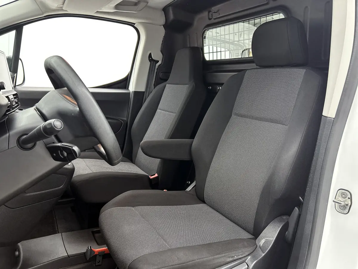1.2 Benzine 111PK Euro6 Premium / Airco / Navigatie / Cruise-ctr. / Schuifdeur + Raam / Radio multimedia / Apk 06-2027